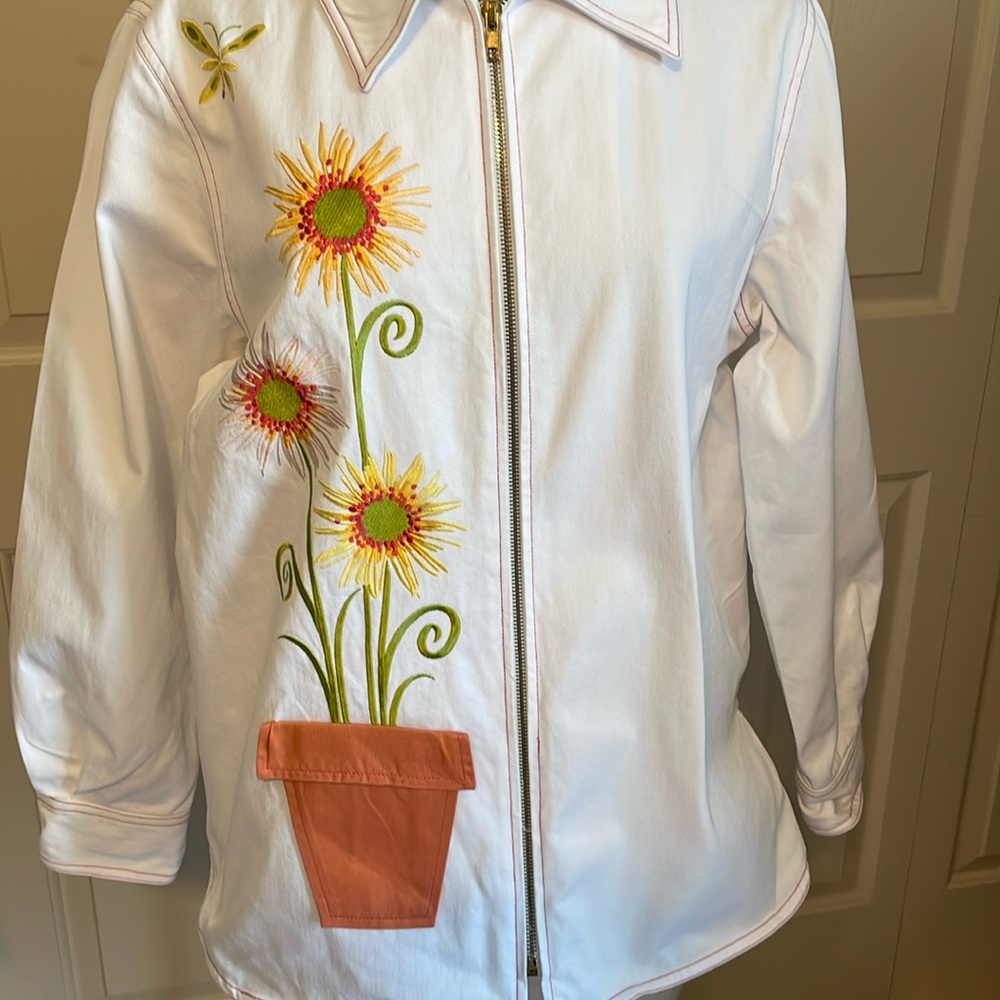 Bob Mackie White Denim Zip Up Jacket With Flower Pot And Bob Mackie White Denim Zip Up Jacket With Flower Pot And